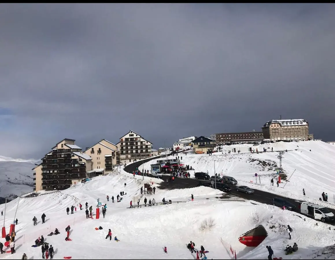 Saint-Aventin Plein Sud 아파트
