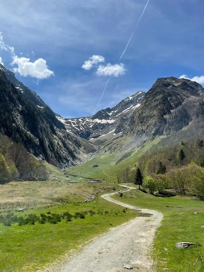 Saint-Aventin Plein Sud 아파트