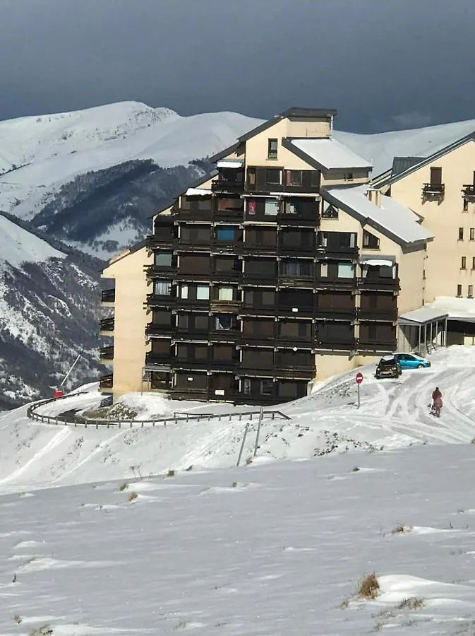 Saint-Aventin Plein Sud 아파트