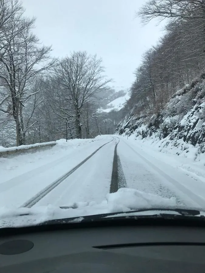 Saint-Aventin Plein Sud 아파트