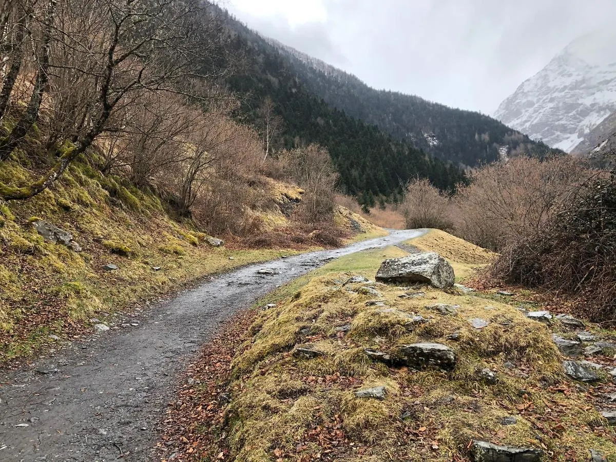 Saint-Aventin Plein Sud 아파트