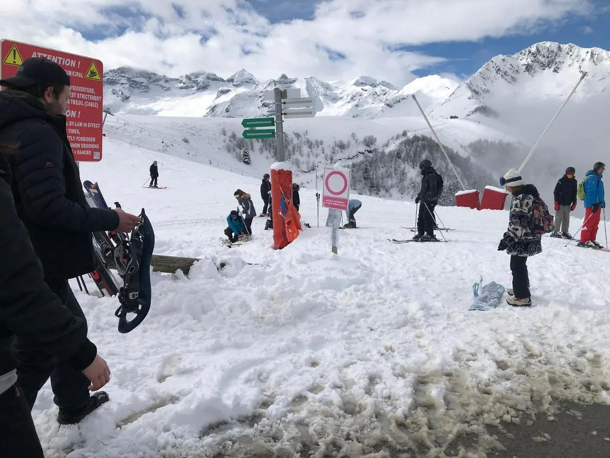 Saint-Aventin Plein Sud 아파트
